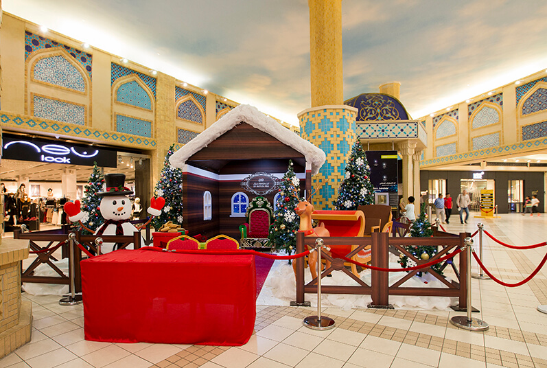 christmas decoration at ibn battuta mall