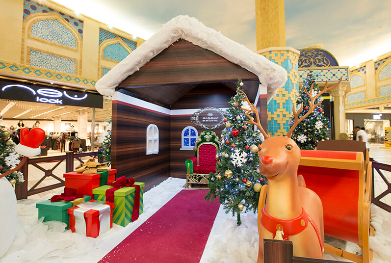 christmas decoration at ibn battuta mall