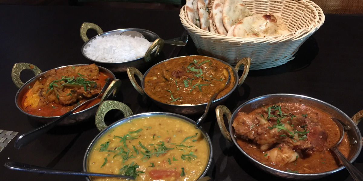 المطاعم-الهندية-في-دبي:-رحلة-غنية-بالنكهات